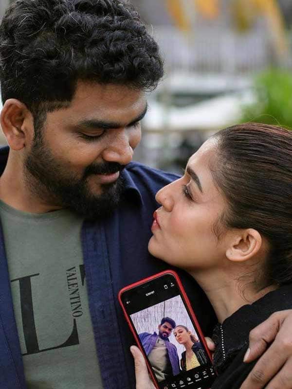 இரட்டை ஆண் குழந்தை பிறந்த மகிழ்ச்சியில் நயன்தாரா - விக்னேஷ் சிவன்