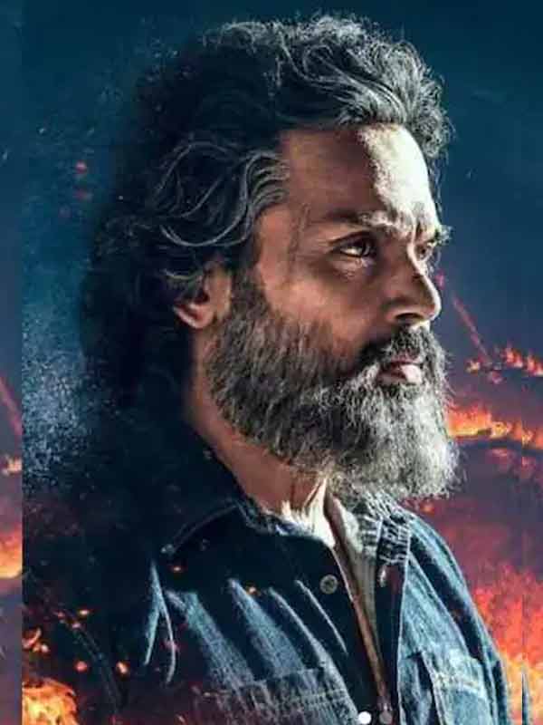 மூன்று இரண்டாம் பாகப் படங்களில் கார்த்தி !
