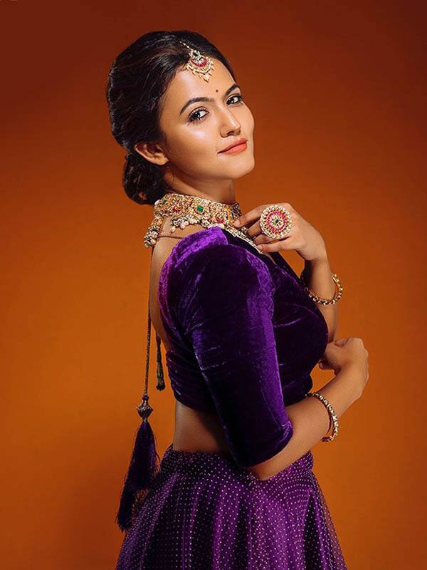 டாடா ஹீரோயின் அபர்ணா தாஸின் அசத்தல் கிளிக்ஸ்
