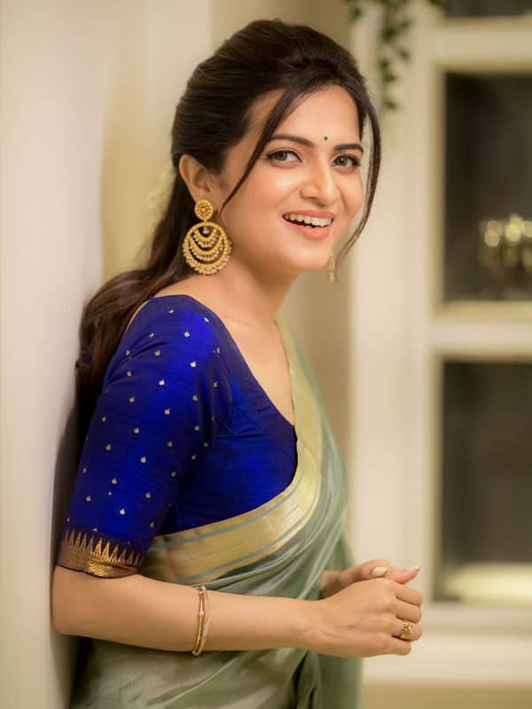 பாரம்பரியமான பட்டுப்புடவைன்னா டிடிக்கு பிடிக்குமாம்