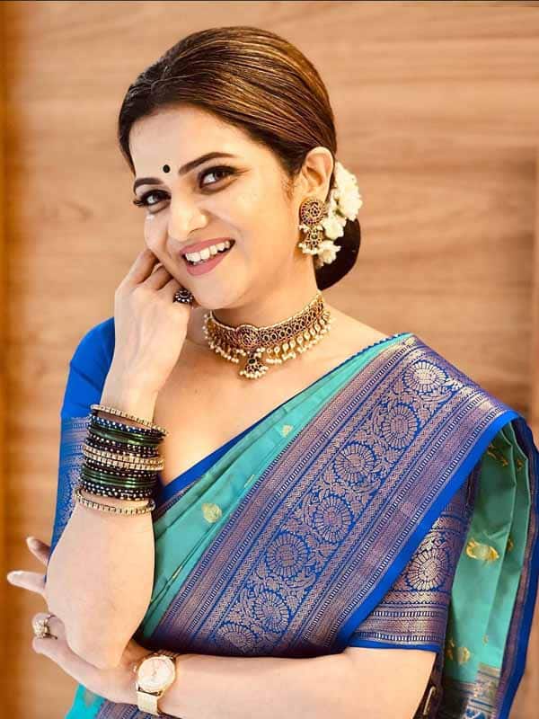 பாரம்பரியமான பட்டுப்புடவைன்னா டிடிக்கு பிடிக்குமாம்