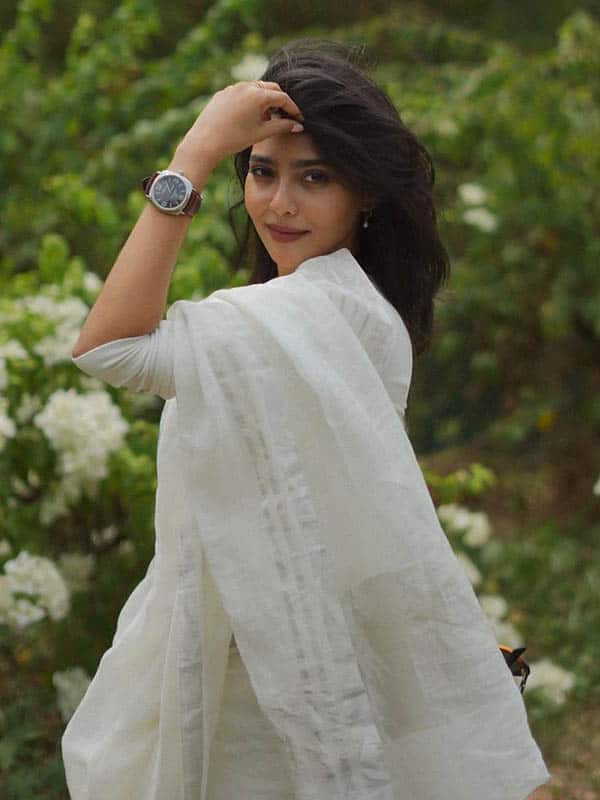 சோழர்களின் பயணத்தில் அசத்தும் பூங்குழலி
