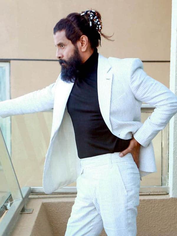 ஸ்டைலிஷாக அசத்தும் சீயான் விக்ரம்
