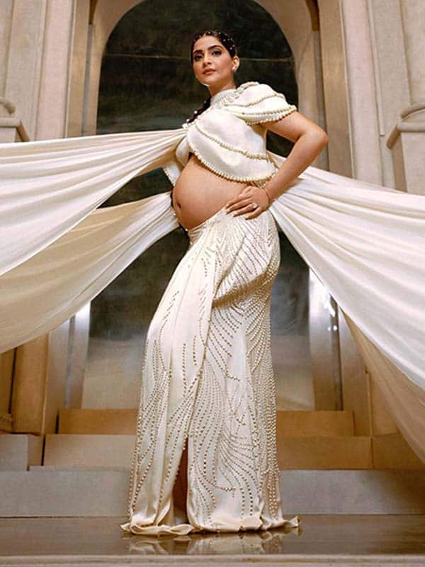 முத்துக்களால் ஆன அழகிய உடைகளில் ஜொலிக்கும் நடிகைகள்