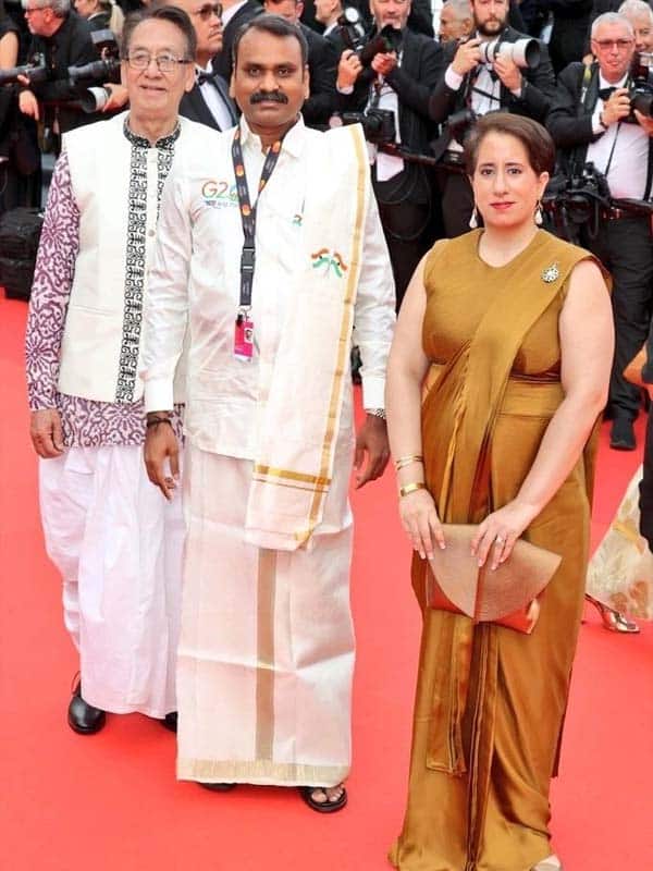 கேன்ஸ் பட விழா : காஞ்சிபுரம் பட்டுப்புடவையில் வந்து அசத்திய குஷ்பு