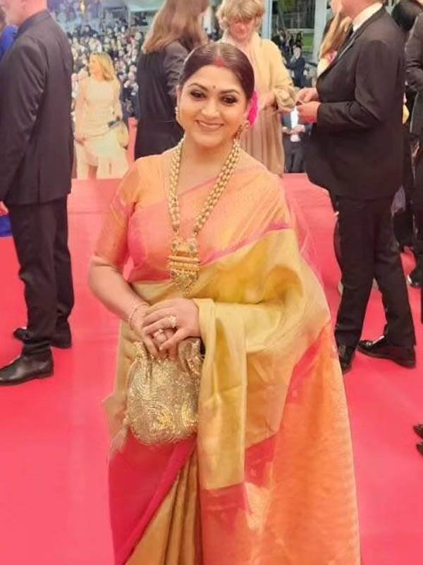 கேன்ஸ் பட விழா : காஞ்சிபுரம் பட்டுப்புடவையில் வந்து அசத்திய குஷ்பு