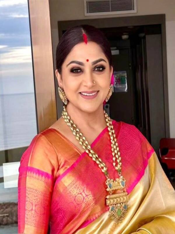 கேன்ஸ் பட விழா : காஞ்சிபுரம் பட்டுப்புடவையில் வந்து அசத்திய குஷ்பு