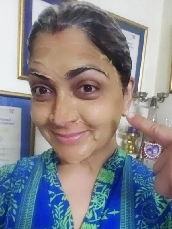 பளபளப்பான சருமத்துக்கு... குஷ்பூ சொல்லும் டிப்ஸ் !