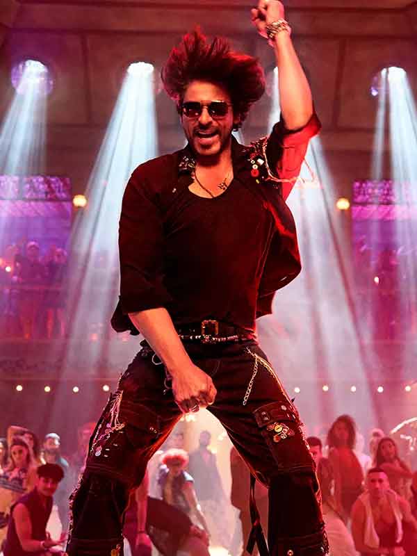 ஒரே ஆண்டில் இரண்டு ஆயிரம் கோடி படம் தந்த ஷாரூக்கான்