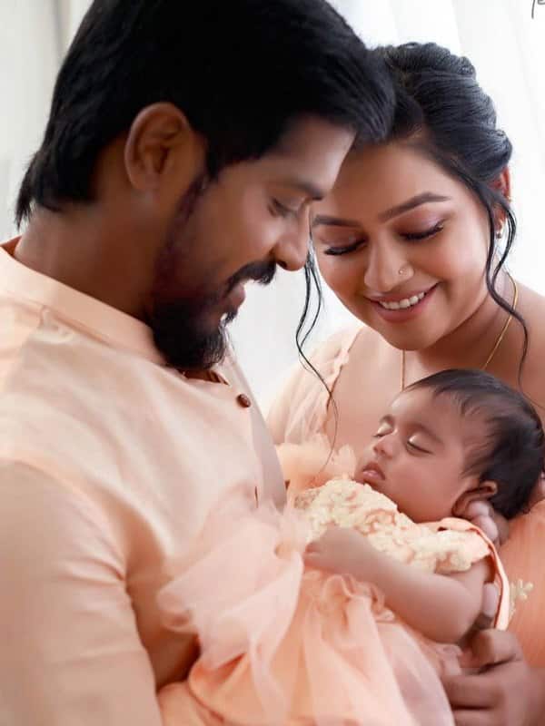 ஏஞ்சல் வந்தாளே... மகளின் க்யூட் புகைப்படங்களை வெளியிட்ட காயத்ரி யுவராஜ்
