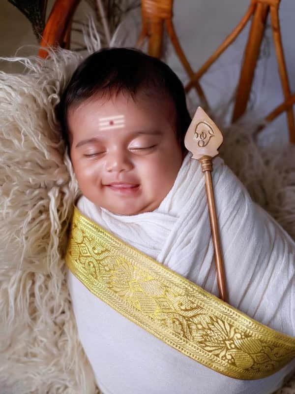 ஏஞ்சல் வந்தாளே... மகளின் க்யூட் புகைப்படங்களை வெளியிட்ட காயத்ரி யுவராஜ்
