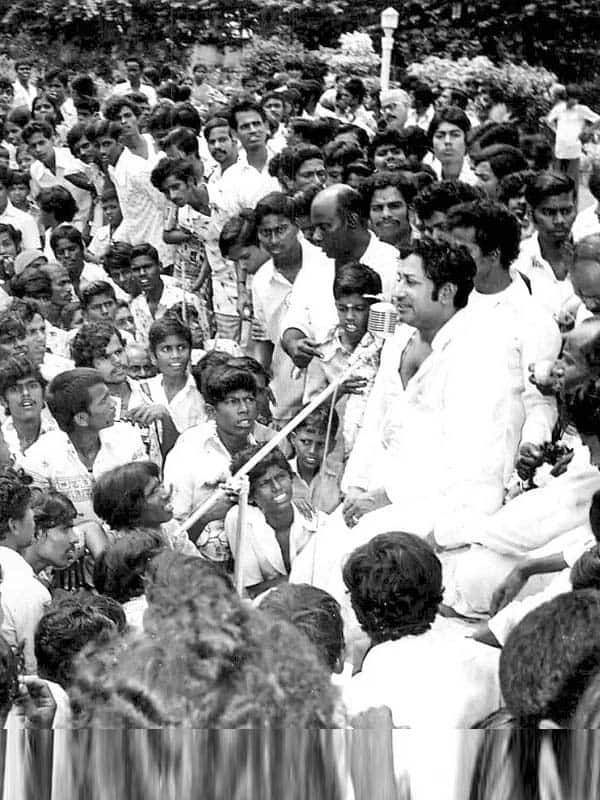 எம்ஜிஆர் முதல் விஜய் வரை - கட்சி தொடங்கிய ஹீரோஸ் லிஸ்ட்!