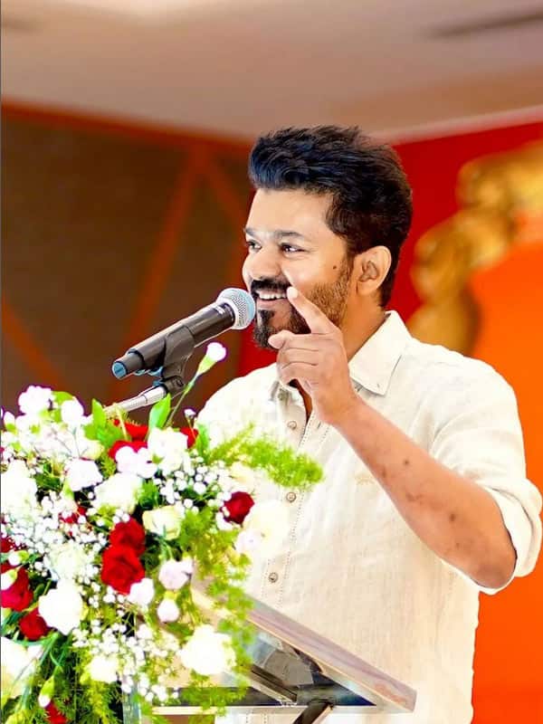எம்ஜிஆர் முதல் விஜய் வரை - கட்சி தொடங்கிய ஹீரோஸ் லிஸ்ட்!