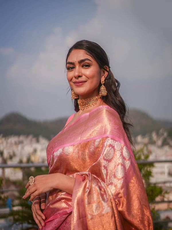 தமிழில் தடம் பதிக்கும் மிருணாள் தாக்கூர்