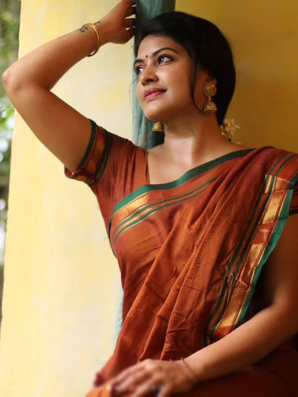 மாடர்ன் லுக்கில் ரட்சிதா மகாலட்சுமியின் லேட்டஸ்ட் கிளிக்ஸ்!