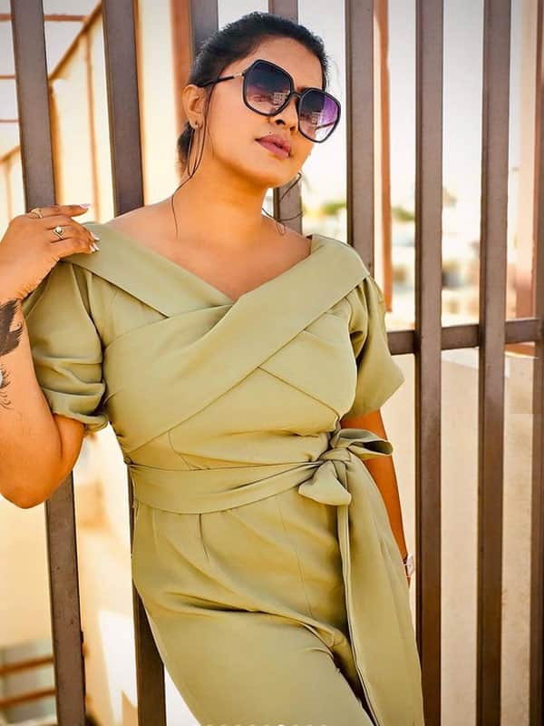 மாடர்ன் லுக்கில் ரட்சிதா மகாலட்சுமியின் லேட்டஸ்ட் கிளிக்ஸ்!