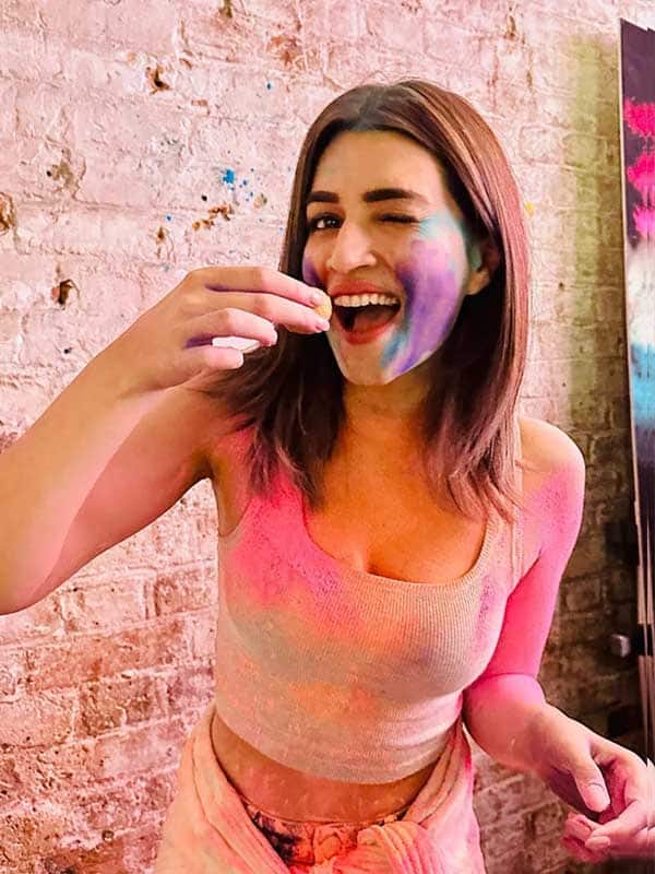 பிரபலங்களின் ஹோலி பண்டிகை க்ளிக்ஸ்