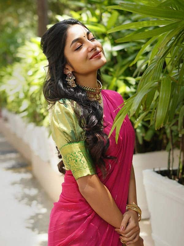 தமிழ் பொண்ணு மாதிரி நான் இருக்கேனா? இவானா ரீசன்ட் க்ளிக்ஸ்