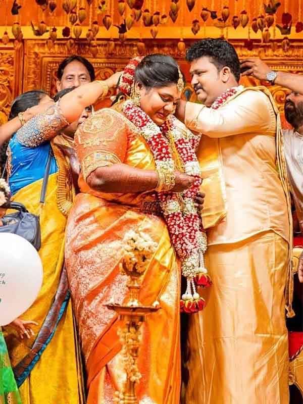 தங்கத்தால் இழைக்கப்பட்ட ரோபோ சங்கர் மகளின் திருமண புடவை !