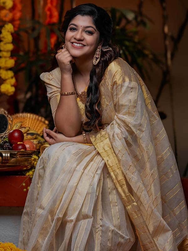 அசத்தும் புடவையில் பிரபல நடிகைகளின் ரீசன்ட் லுக்ஸ் !