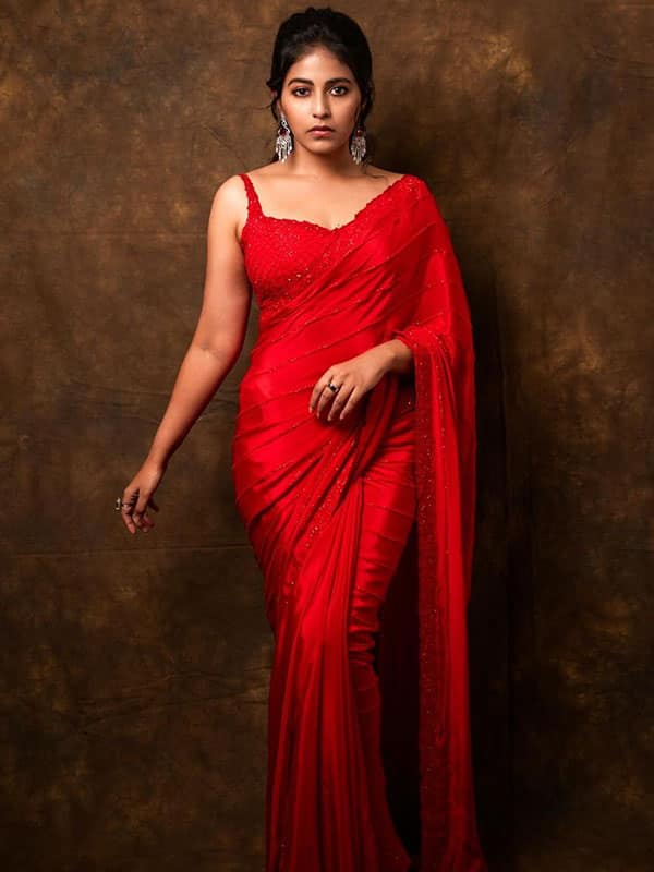 அசத்தும் புடவையில் பிரபல நடிகைகளின் ரீசன்ட் லுக்ஸ் !