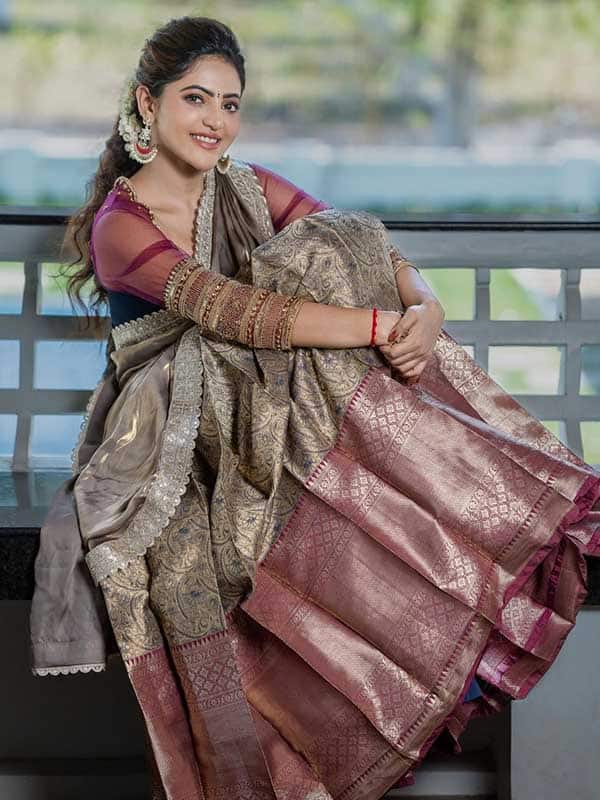 அசத்தும் புடவையில் பிரபல நடிகைகளின் ரீசன்ட் லுக்ஸ் !