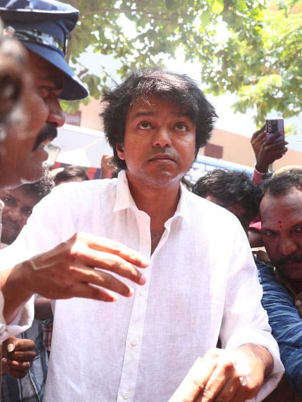 இந்தியாவில் தேர்தல் திருவிழா... ஓட்டளித்து ஜனநாயக கடமையாற்றிய தமிழ் திரைப்பிரபலங்கள்...!
