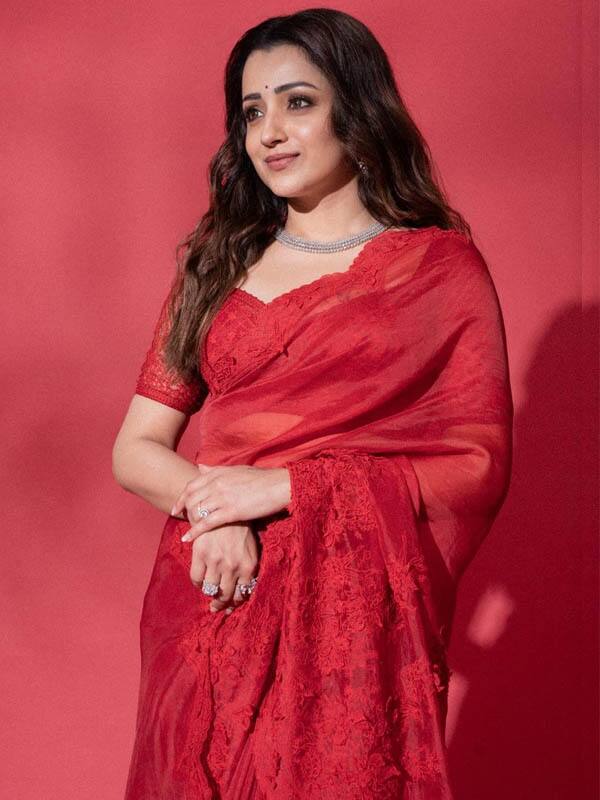 ஹேப்பி பர்த்டே த்ரிஷா... இளம் நாயகிகளும் பொறாமைப்படும் மார்கண்டேயினி !