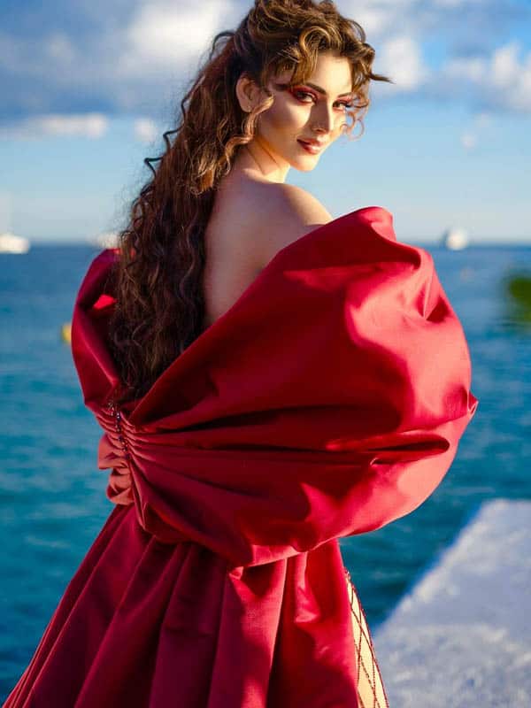 கேன்ஸ் 2024: ஊர்வசி ரவுடேலாவின் அசத்தல் லுக்ஸ்