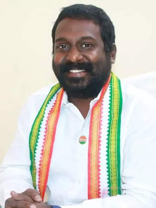 லோக்சபா தேர்தல் : வெற்றி பெற்ற சினிமா பிரபலங்கள்