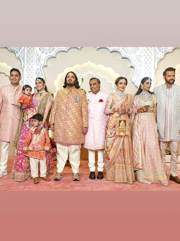 முகேஷ் அம்பானி இல்ல திருமணத்தில் அணிவகுத்த பாலிவுட் நட்சத்திரங்கள்