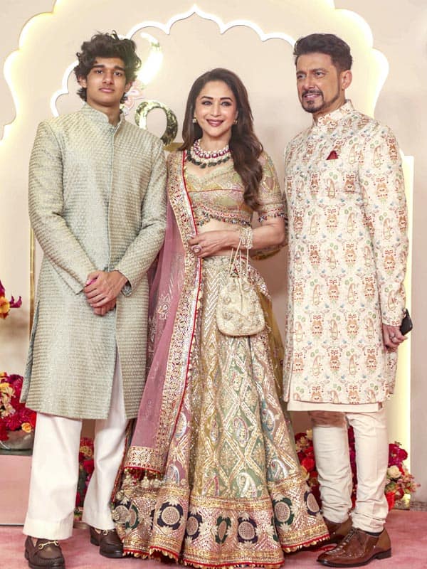 முகேஷ் அம்பானி இல்ல திருமணத்தில் அணிவகுத்த பாலிவுட் நட்சத்திரங்கள்