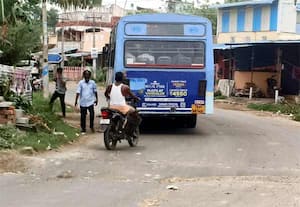  திருமழிசை-பூந்தமல்லி செல்லும் நெடுஞ்சாலையில் வேகத்தடைகளுக்கு வெள்ளை நிற வர்ணம் பூசாததால், வாகன ஓட்டிகள் அச்சத்துடன் சென்று வருகின்றனர். 
