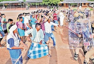 மதுரை நகர் ஆயுதப்படை பிரிவில் நடந்த கலவர தடுப்பு ஒத்திகை