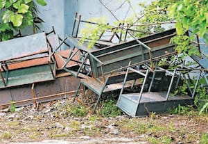 கோவை ரங்கநாதபுரம் மாநகராட்சி ஆரம்பப்பள்ளியில், மாணவர்கள் அமரும் ...