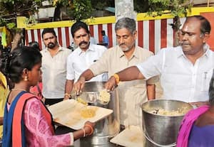  ஆவணி அமாவாசையை முன்னிட்டு மதுரையின் அட்சய பாத்திரம் டிரஸ்ட் சார்பில் ...