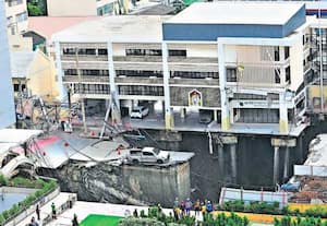 தாய்லாந்து நாட்டின் தலைநகர் பாங்காக்கில் வாஜிரா மருத்துவமனை அருகே சாலை ...