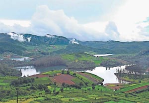 ஊட்டி அருகே நீர்ப்பிடிப்பு பகுதியான போர்த்தி பகுதியில், தொடர் மழை ...