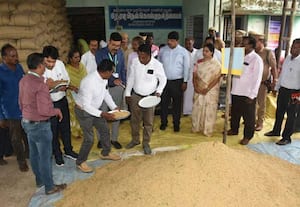 மயிலாடுதுறை மாவட்டம், குத்தாலம் அடுத்த கந்தமங்கலம் அரசு நேரடி நெல் ...