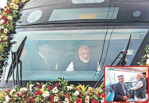 உத்தரபிரதேசம் வாரணாசியில் நடந்த நிகழ்ச்சியில், 4 புதிய வந்தே பாரத் ரயில் ...