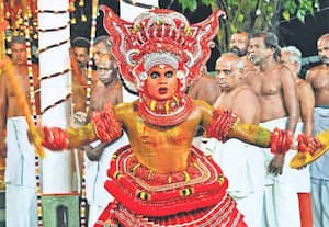 கண்கவர் கலை வடிவமான பாரம்பரிய தெய்யம் விழா, கேரள மாநிலம் கண்ணூர் மாவட்டம் ...