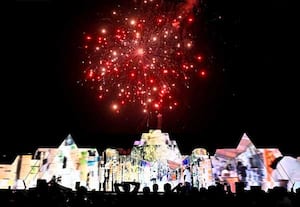 ஸ்கை டான்ஸ் மற்றும் பட்டாசு மழை பொழிய நிறைவு பெற்றது, கோயமுத்தூர் விழா. ...