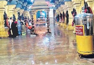 ராமேஸ்வரம் ராமநாதசுவாமி கோவில் முதல் பிரகாரத்தில் மழைநீர் தேங்கியது. 