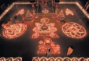 கார்த்திகை மாதத்தையொட்டி, தீப உற்சவம் கோவை ரேஸ்கோர்ஸ் சாரதாம்பாள் ...