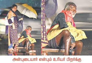 இடைவிடாத வாகன போக்குவரத்து காரணமாக, மழையில் நனைந்த படி சாலையை கடக்க ...