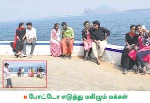 பி.ஏ.பி., திட்ட அணைகளில் ஒன்றான திருமூர்த்தி அணை கரையில் அமர்ந்து மொபைல் ...