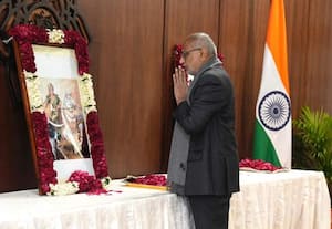 ராணி வேலுநாச்சியார் நினைவு நாள் முன்னிட்டு, அவரது உருவப்படத்துக்கு ...