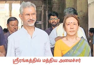 திருச்சி ஸ்ரீரங்கம் கோவிலில் மனைவியுடன் சுவாமி தரிசனம் செய்த ...