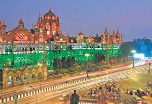  நாட்டின் 77வது குடியரசு தின விழாவையொட்டி, மூவர்ணத்தில் ஜொலித்த ...