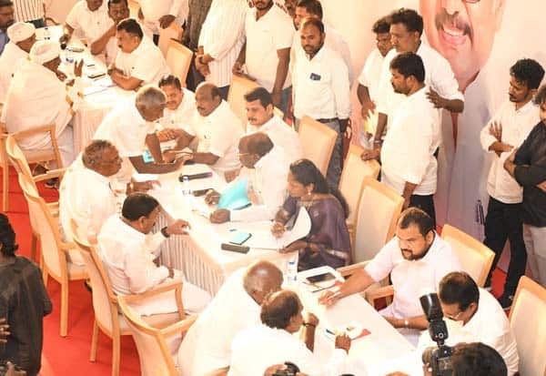  தமிழக சட்டசபை தேர்தலை முன்னிட்டு, திமுக சட்டசபை தேர்தல் அறிக்கை தயாரிக்கும் குழுவின் கருத்து கேட்கும் கூட்டம் உயர்கல்வித்துறை அமைச்சர் கோவி செழியன் தலைமையில் நடந்தது. இடம்: கோவை<br><br>